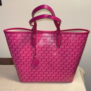 NWOT Michael Kors Eliza East West Fuchsia Snap Tote